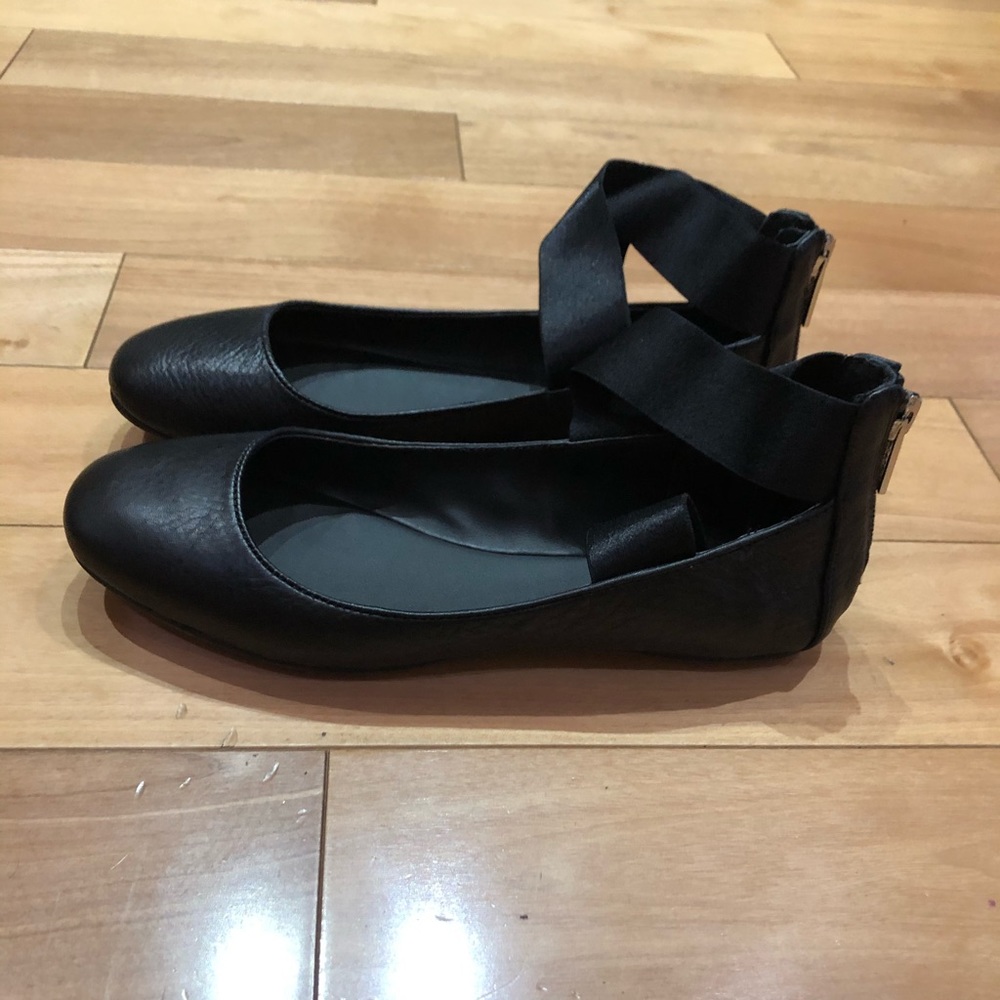 Black ballerina flats